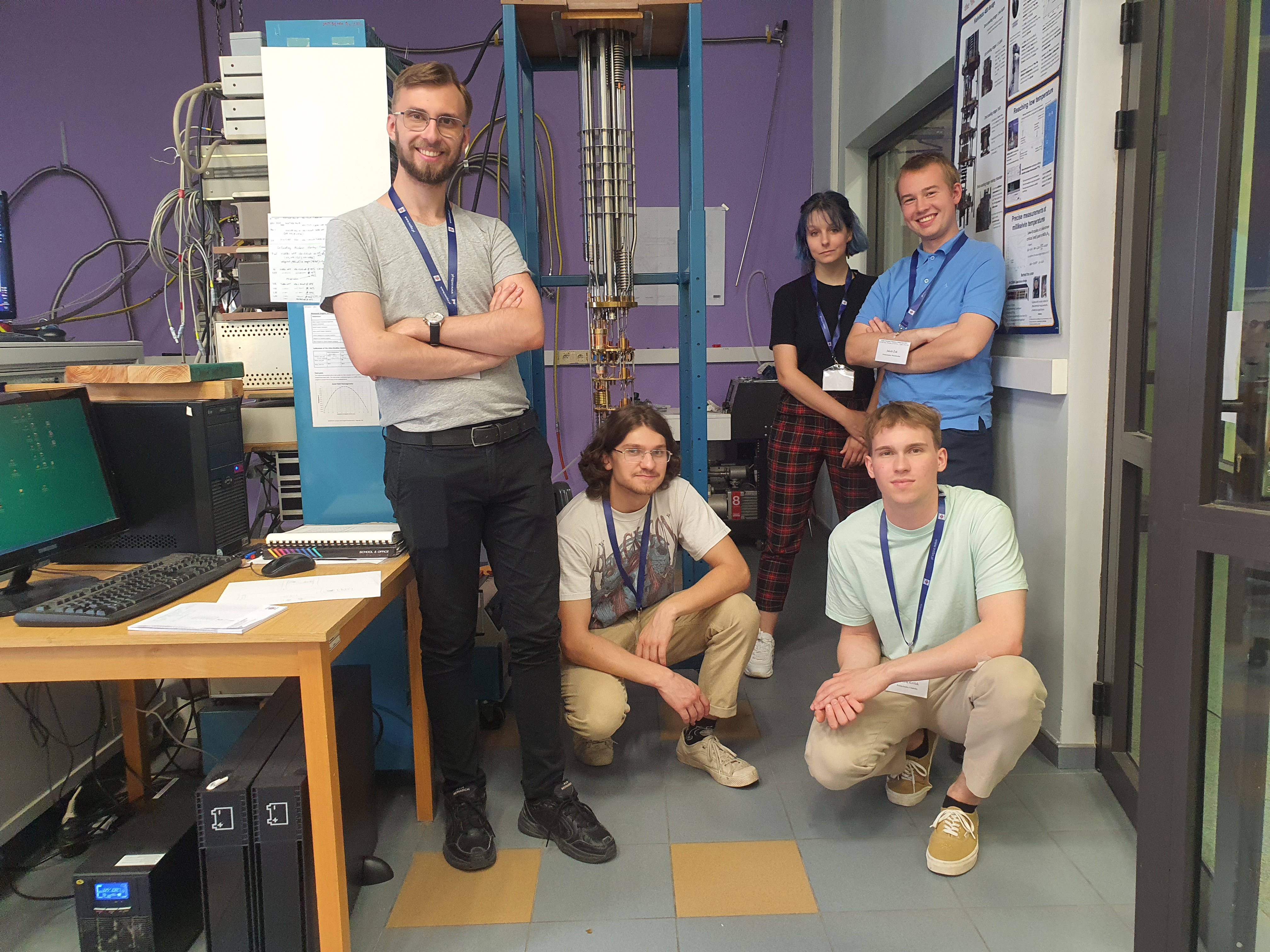 Zdjęcie grupowe studentów bioracych udział w laboratoriach realizowanych w ramach warsztatów Niskie Łąki 2022