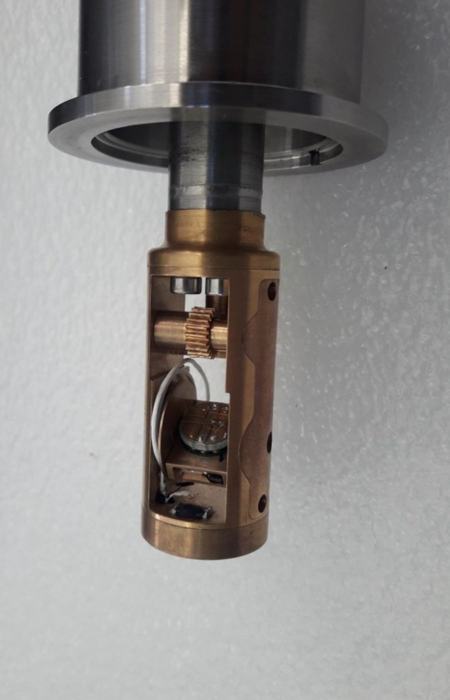 Helium-4 Variable Temperature Insert